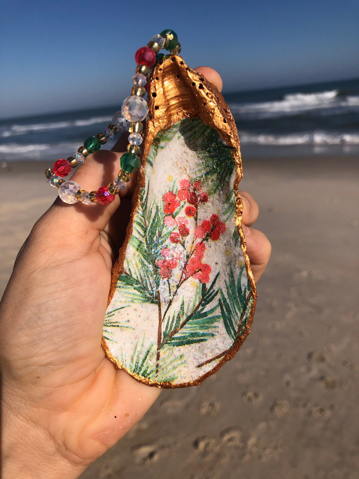 Ollie Jolly Christmas Oyster Shell